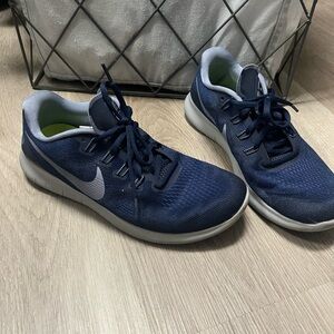 Nike Women’s Navy Blue Sneakers